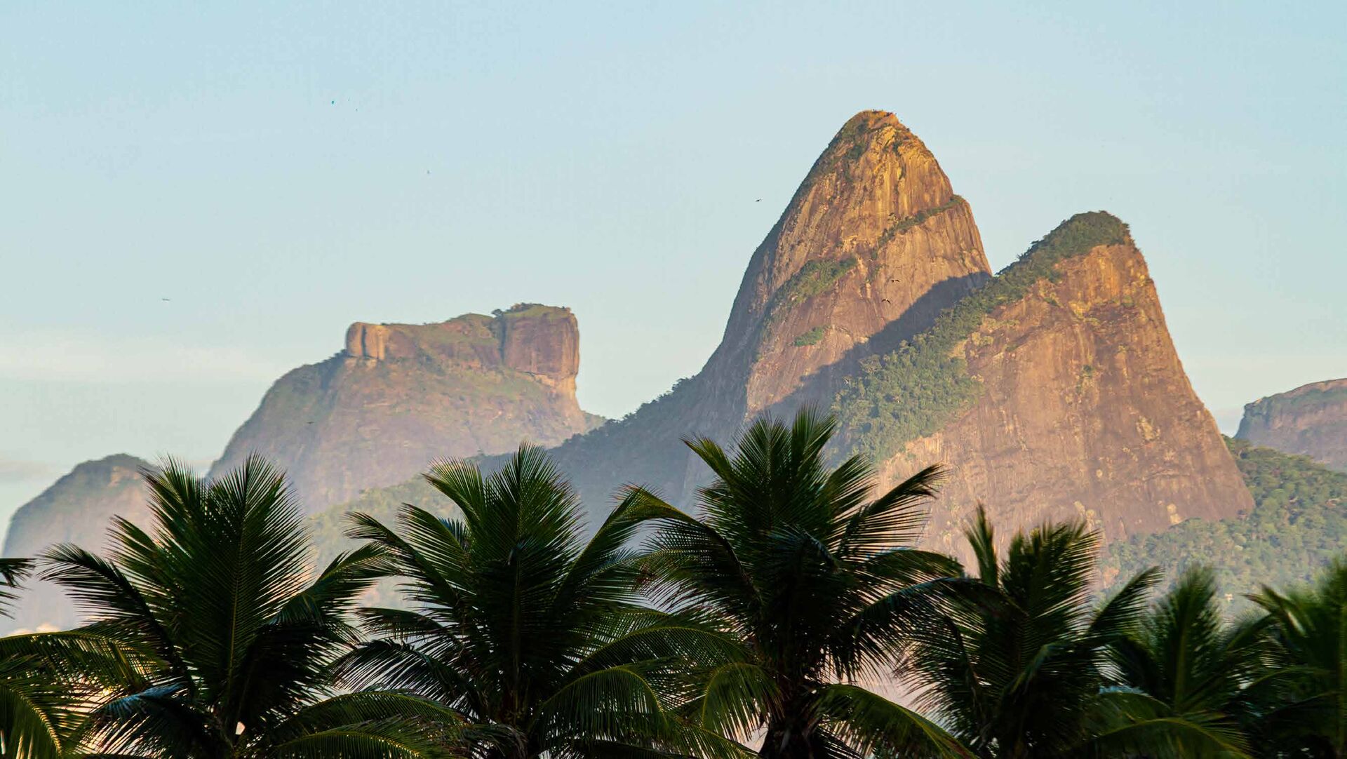 Morro Dois Irmãos visto de Ipanema